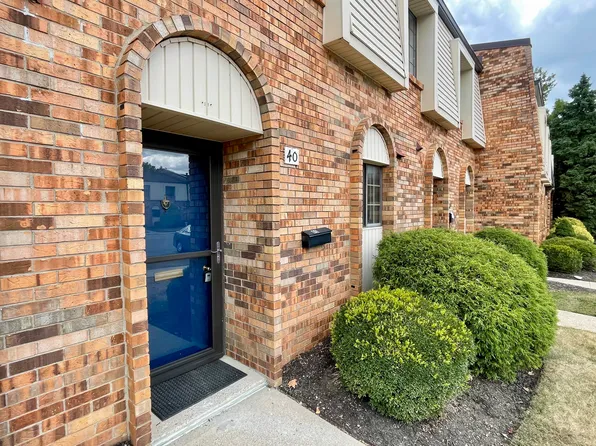 40 Terrace Ct, Carmel, IN 46032