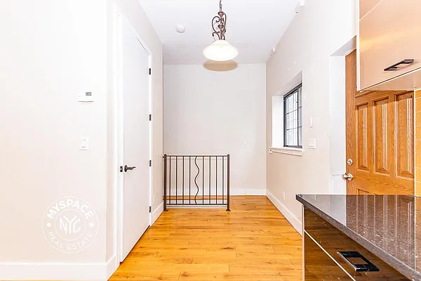 Rented by MySpaceNYC | media 6