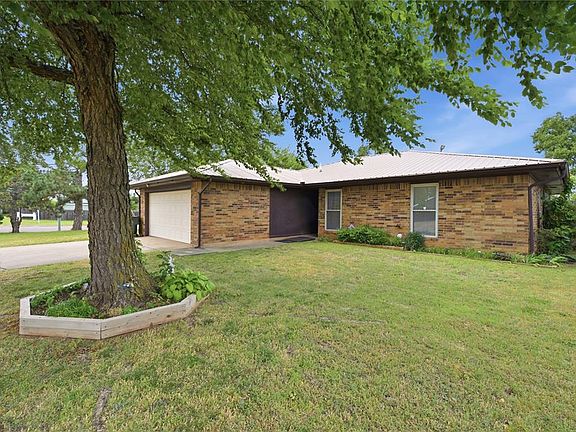 2nd image of 1331 Alviola Ave