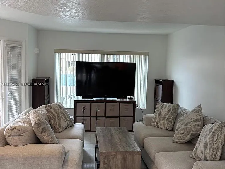 133 Riviera Cir — Photo 9