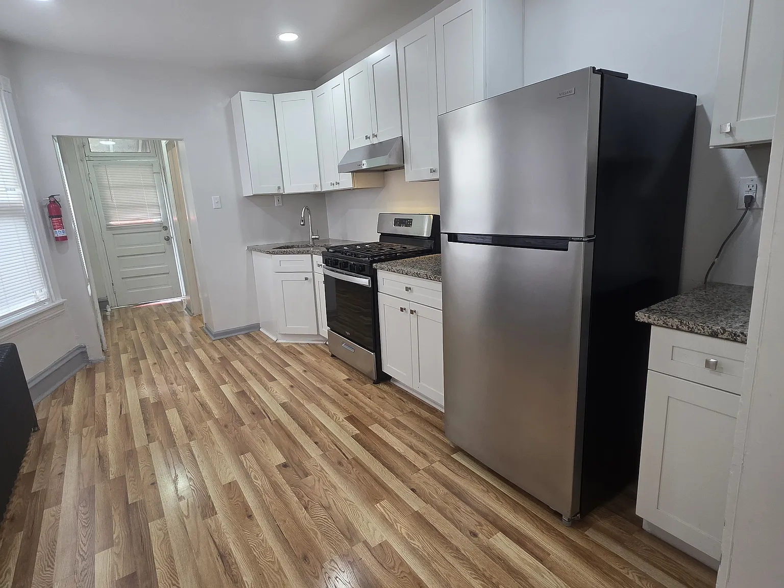 4 bed, 1.5 bath, 1019 sqft, $1,650 — Photo 4