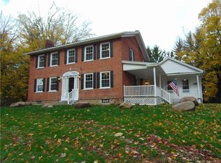1072 Sturgeon Point Rd, Derby, NY 14047