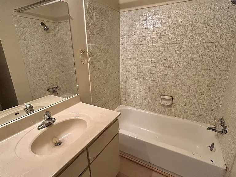 50 Riverview Dr #A — Photo 14