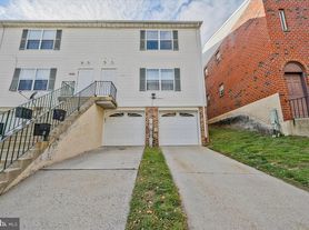 9428 Woodbridge Rd, Philadelphia, PA