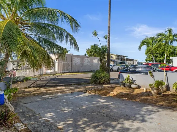 (undisclosed Address), Toa Baja, PR 00949