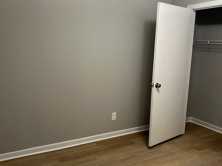 425 Killian St — Photo 3