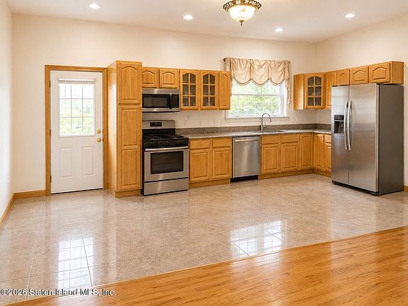 3rd image of 2667 Cropsey Ave