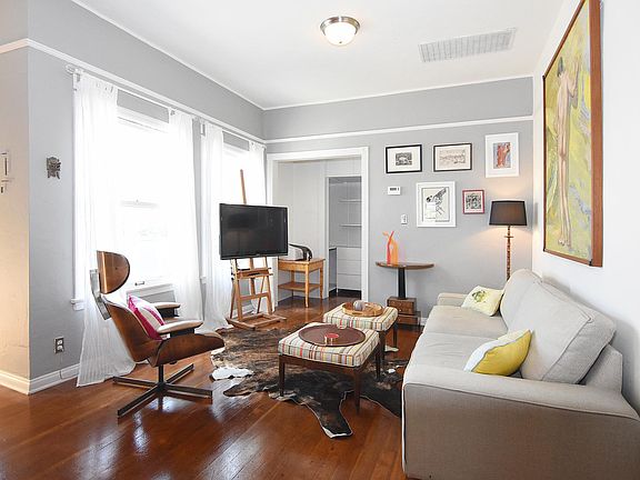 3rd image of 351 S La Brea Ave #B