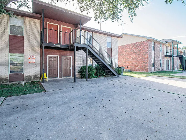 1602 Benttree Dr #D — Photo 1