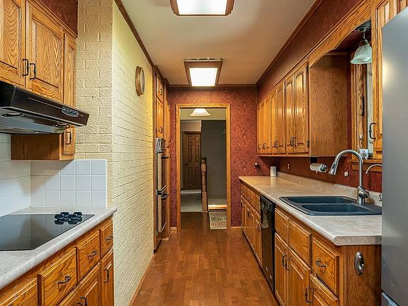 3rd image of 2229 Merry Oaks Ln