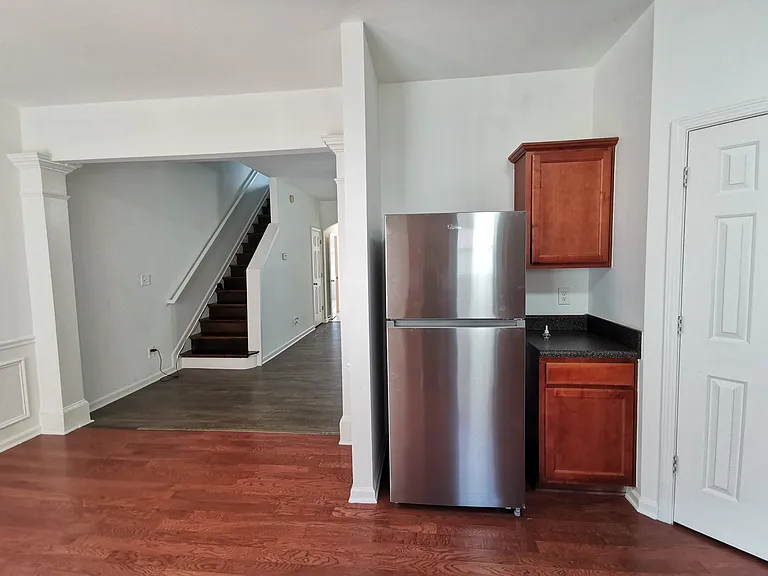 2073 Executive Dr — Photo 11