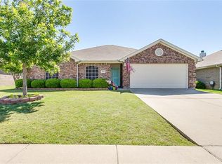 820 Chestnut Ave, Burleson, TX 76028