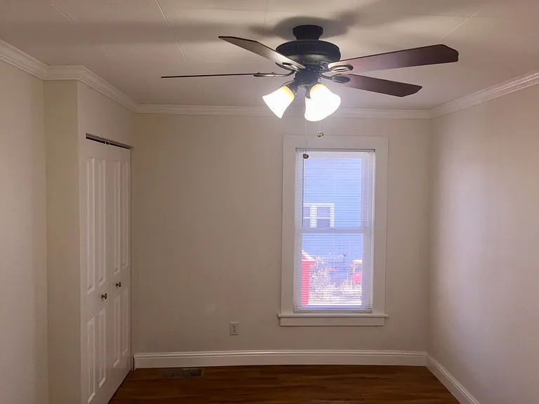 526 W Dale St — Photo 18