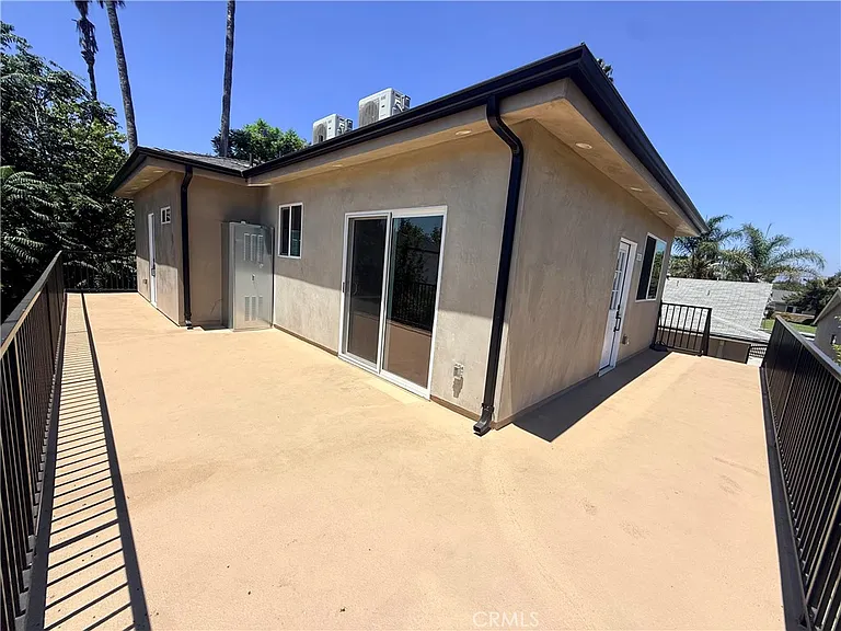15362 1/2 Valerio St #1/2 — Photo 10