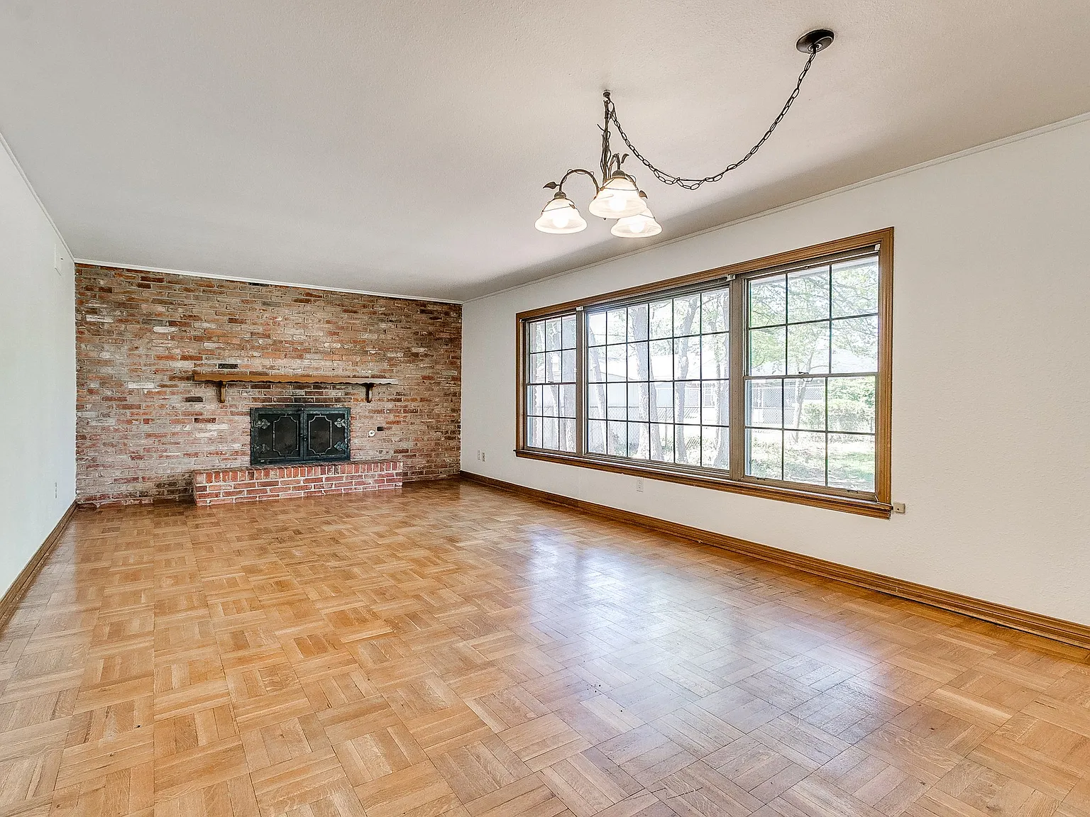 3 bed, 1372 sqft, $1,580 — Photo 3