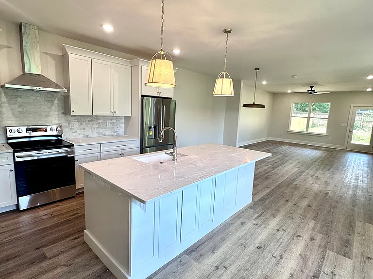 615 Waco Dr #B — Photo 6