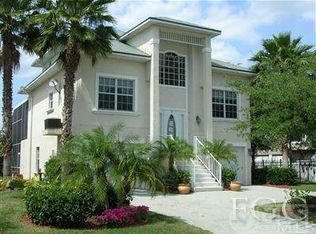 12200 Siesta Dr, Fort Myers Beach, FL 33931