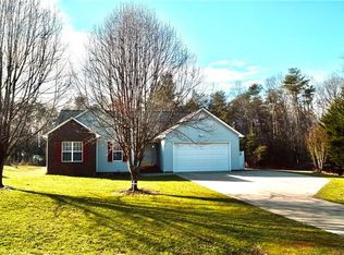 373 Grapevine Cir, Taylorsville, NC 28681