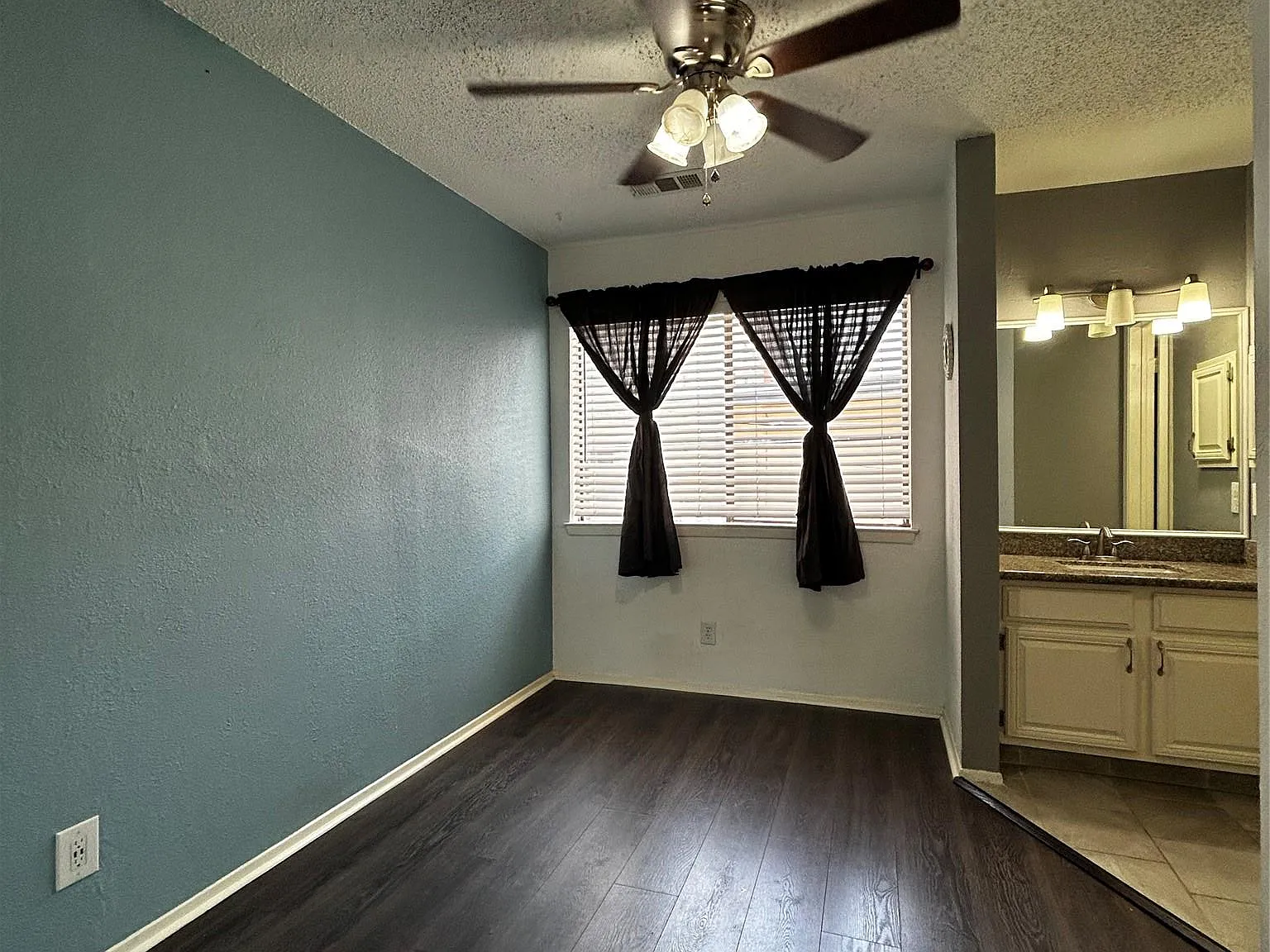 2 bed, 2.0 bath, 850 sqft, $1,795 — Photo 4