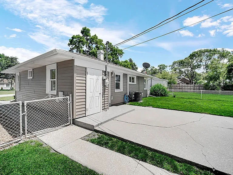 6740 Olcott Ave — Photo 16