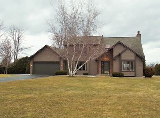 1250 Lake Point Dr, Webster, NY 14580