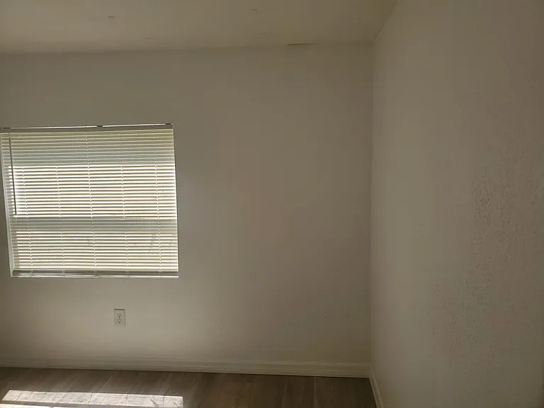 6811 Rochelle Ave #7 — Photo 7