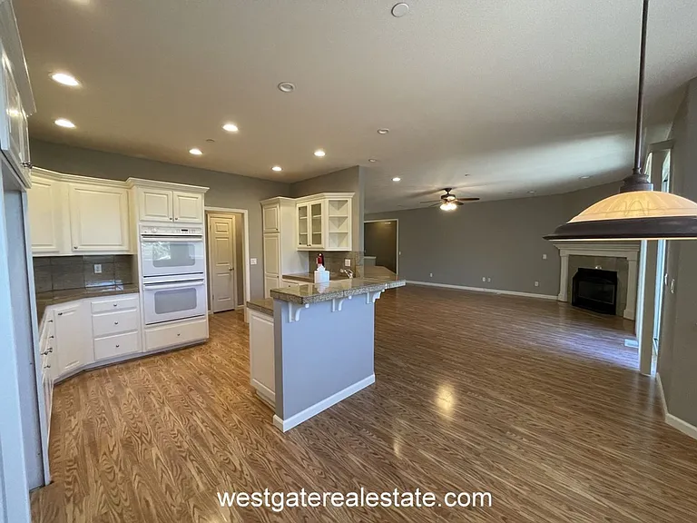 786 El Paseo Dr — Photo 8