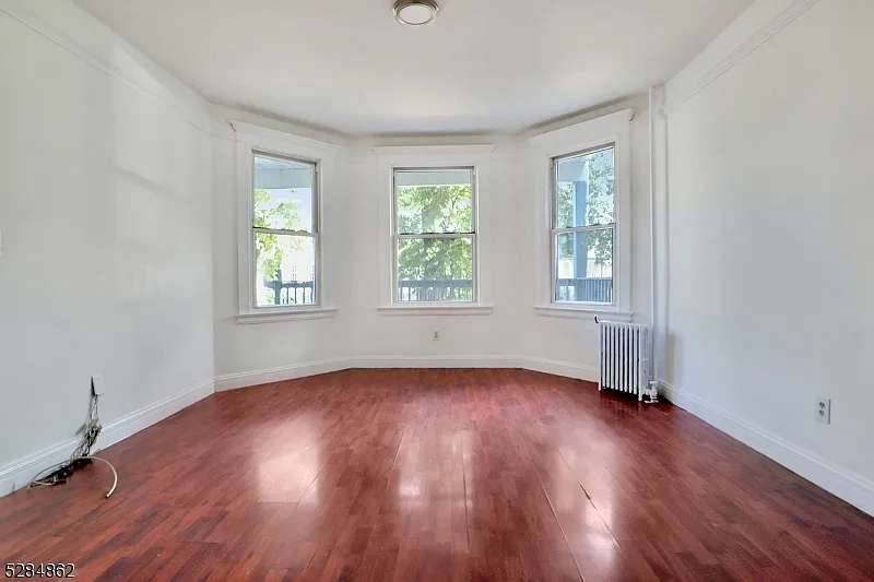 3 bed, 1.0 bath, $2,500 — Photo 2