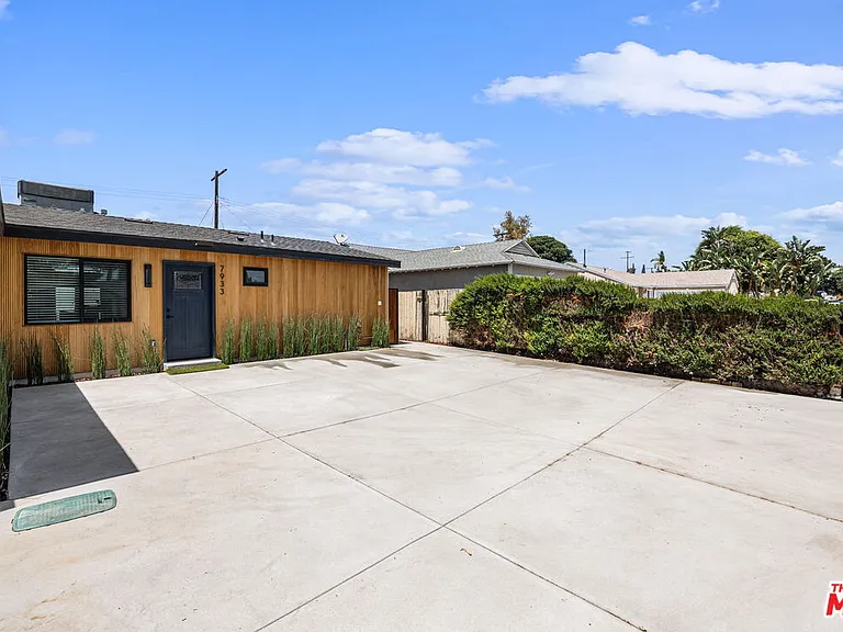 7933 Zelzah Ave — Photo 28