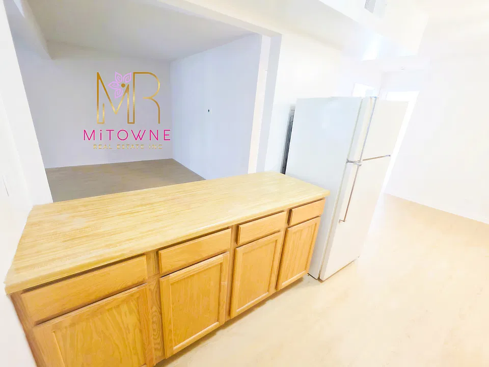 Large Breakfast Bar/Appliance Cubby