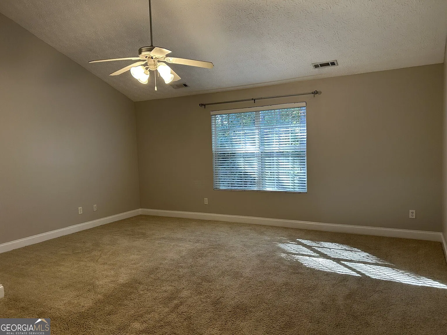 2 bed, 2.5 bath, 1450 sqft, $1,595 — Photo 4