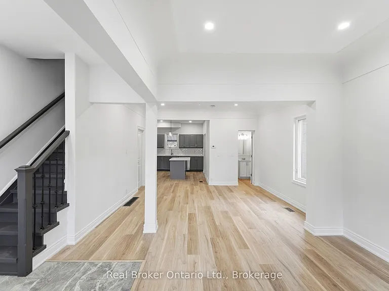 167 Rosslyn Ave N #UPPER — Photo 5