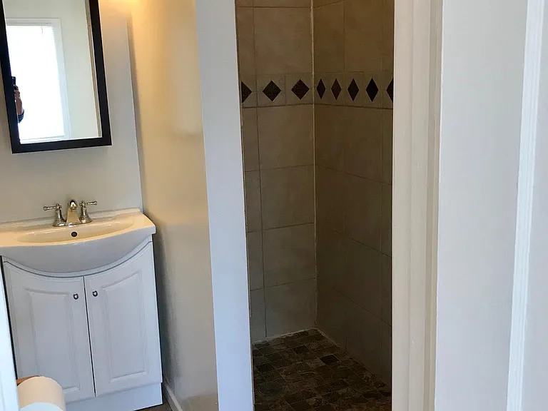 114 Vine St — Photo 9