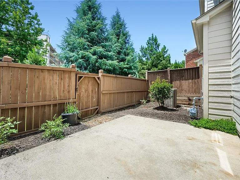 2444 Norwood Dr SE — Photo 28