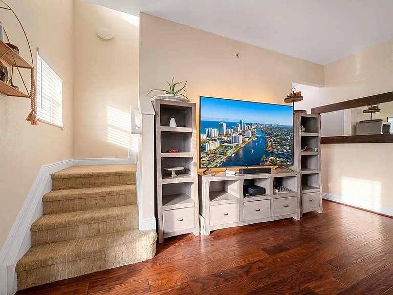 261 SW 6th Pl — Photo 11