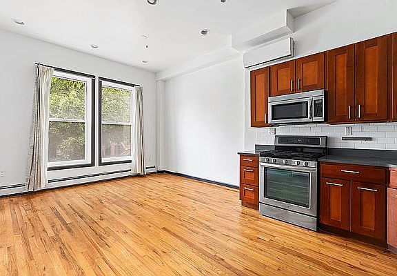 2nd image of 1178 Dean St #2