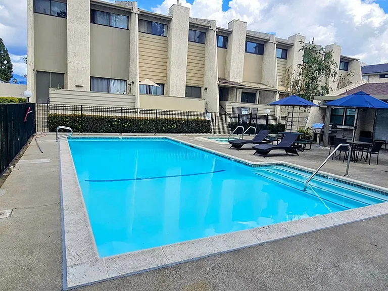 1139 W Badillo St #B — Photo 18