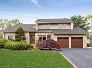 7 Barbera Rd, Commack, NY 11725