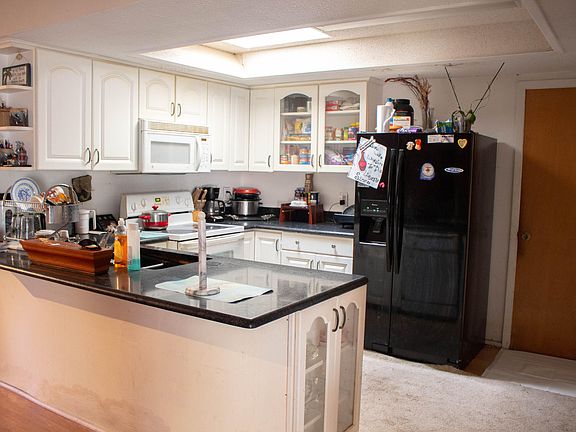 3rd image of 847 Lindenwood Cir W