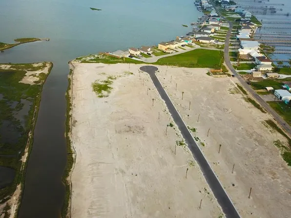 169 Tiki Dr, Rockport, TX 78382