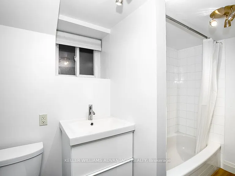 325 Perth Ave #LOWER — Photo 14