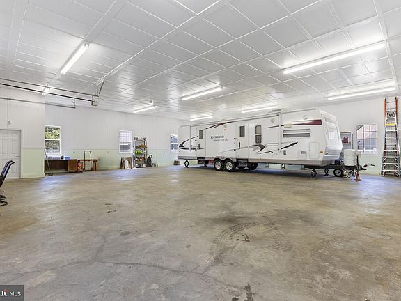 4th image of 12132 Double Tree Ln