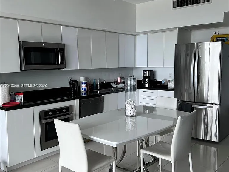 92 SW 3rd St #3508 — Photo 4