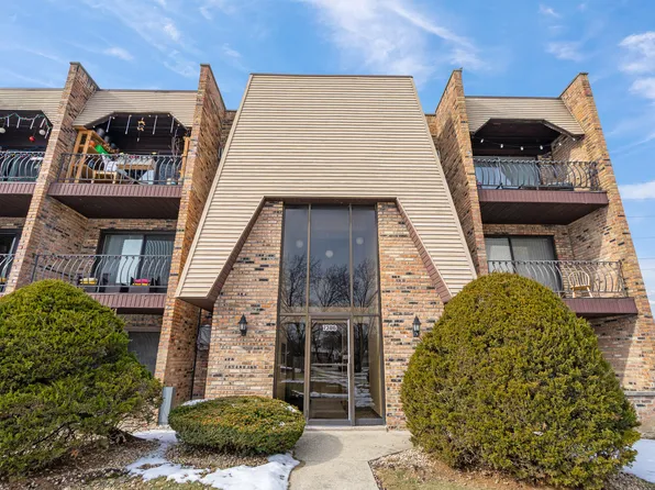 7306 Blackstone Ave APT 2, Justice, IL 60458