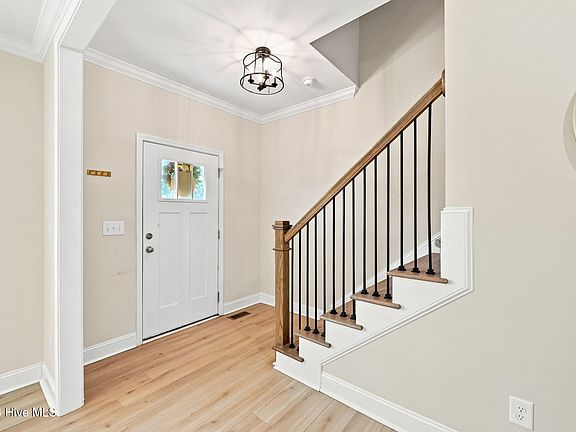 3rd image of 25 Sunrise Court