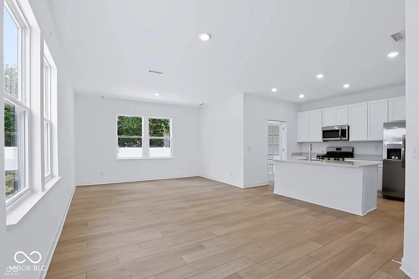 3 bed, 2.5 bath, 1793 sqft, $2,350 — Photo 3
