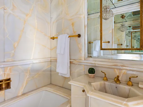 875 Park Avenue image 13 of 24