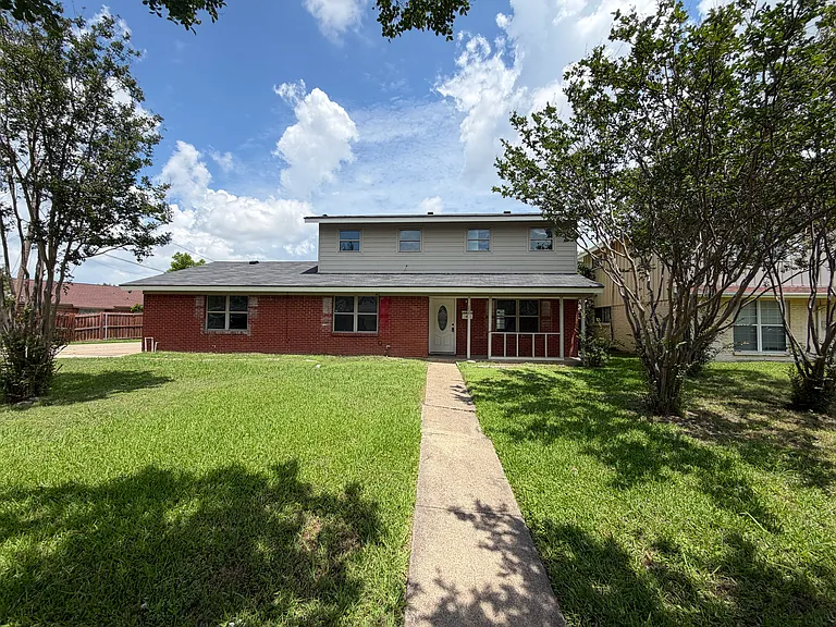 3034 Harlan Dr — Photo 1