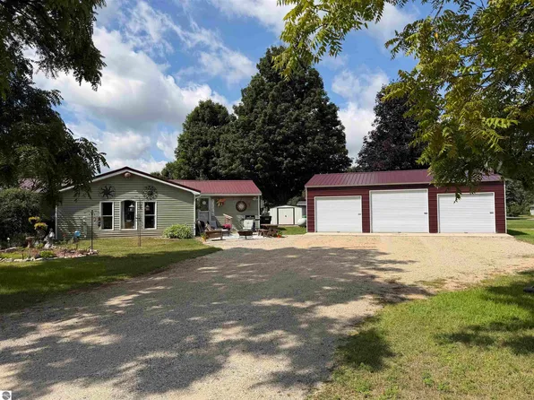 7542 3rd St, Thompsonville, MI 49683