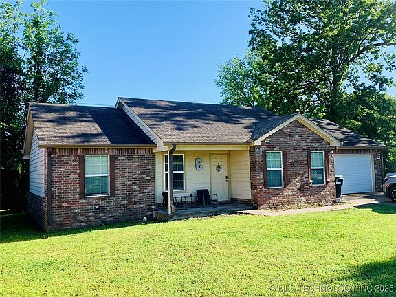 2nd image of 729 Meadows Cir